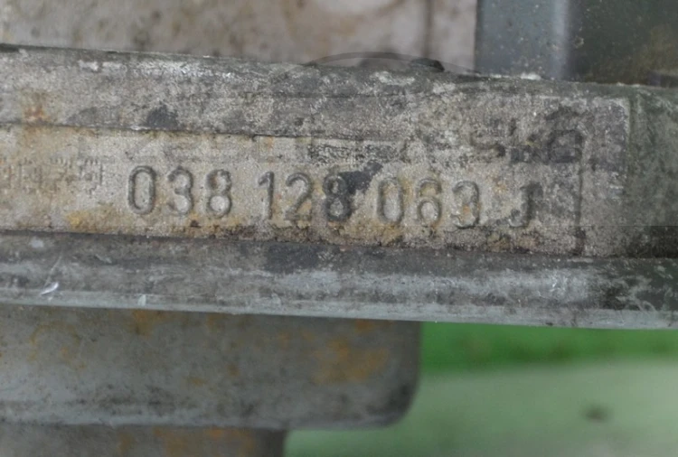 6915702445_1