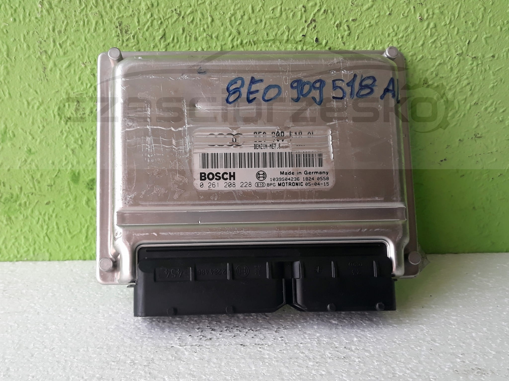 12593cz1.jpg