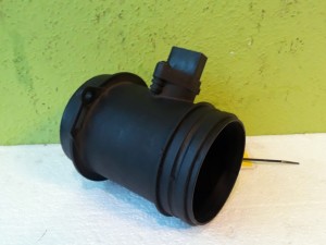 PRZEPŁYWOMIERZ POWIETRZA AUDI A6 S6       0280216067  077133471K