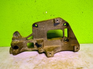ŁAPA SILNIKA PODSTAWA ALTERNATORA AUDI VW SEAT 1.6 8V       06F903145F       KOD SILNIKA: BGU