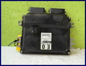 KOMPUTER STEROWNIK SILNIKA SUZUKI SWIFT 1.3 16V DENSO  33920-72K0  072K0  E0