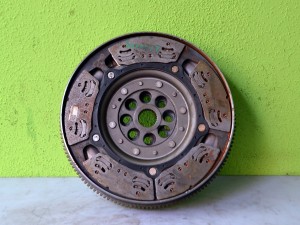 Koło Zamachowe Dwumasowe MINI 1.5T 2018r   865563804   KOD SILNIKA: B38A15A