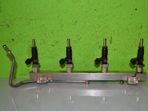 Wtryskiwacze listwa wtryskowa  BMW E90 2.0i         7561277  