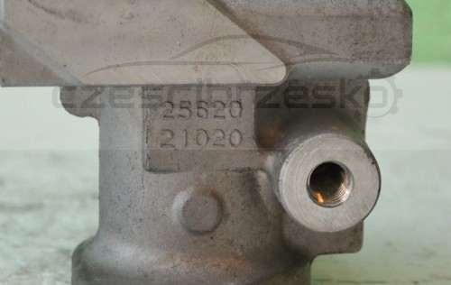 6896847260_1