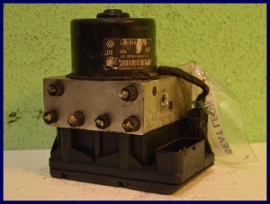 POMPA STEROWNIK ABS VW AUDI 1J0907379P 1J0614117D