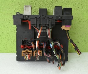 SKRZYNKA MODUŁ BSI VW GOKF V 1K0937049N