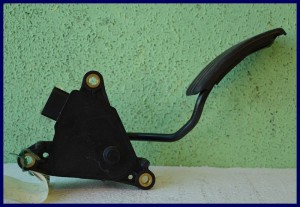 PEDAŁ GAZU POTENCJOMETR RENAULT MEGANE 8200153268B