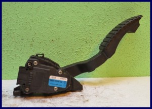 POTENCJOMETR GAZU RENAULT LAGUNA II 1.9 8200003392