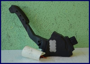 PEDAŁ GAZU TOYOTA YARIS II 781100D010 06264A