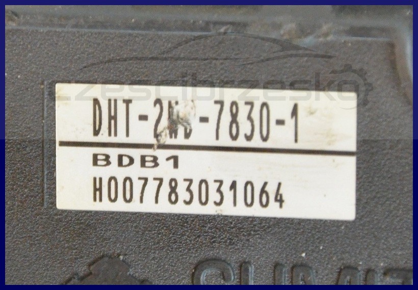 6735977742_1
