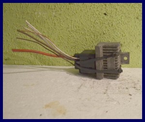 PRZEKAŹNIK ŚWIEC RENAULT LAGUNA II 7700115078