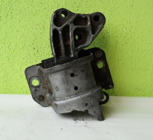 ŁAPA PODUSZKA WSPORNIK SILNIKA YPSILON 46844209
