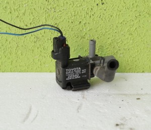 ZAWÓR CZUJNIK TOYOTA COROLLA VERSO 90910-12257