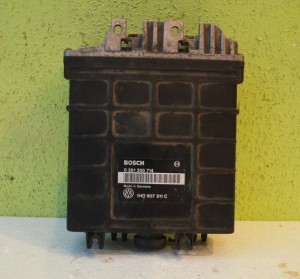 KOMPUTER STEROWNIK VW GOLF III 1.8 0261200714  1H0907311C