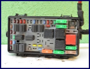 MODUŁ SKRZYNKA BSI OPEL CORSA D 13217392 EF