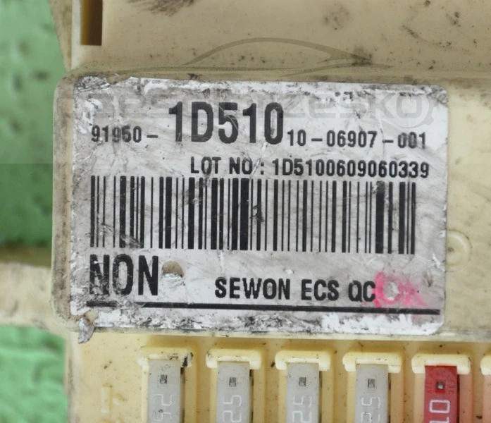 6906347528_1