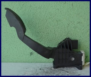 PEDAŁ GAZU POTENCJOMETR OPEL CORSA D 1.3 13305804