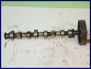 WAŁEK ROZRZĄDU VW PASSAT 1.6 1981 R.