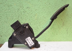 POTENCJOMETR PEDAŁ GAZU SAAB 93 9-3 1.9 9186726 CG