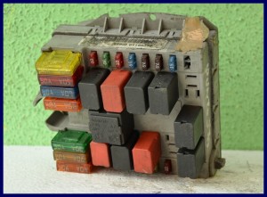 SKRZYNKA BEZPIECZNIKÓW FIAT PUNTO II 46798118