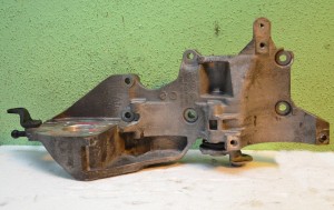 WSPORNIK ŁAPA ALTERNATORA AUDI A3 8P VW 03L903139D